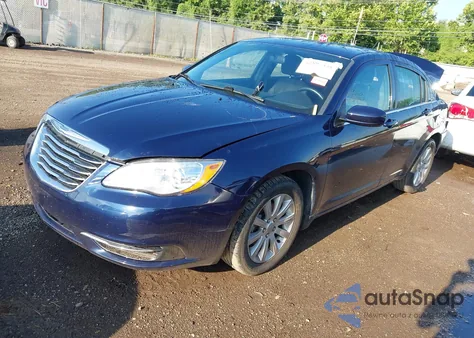 2013 Chrysler 200 Touring z USA, uszkodzony, nr VIN 1C3CCBBB8DN543639